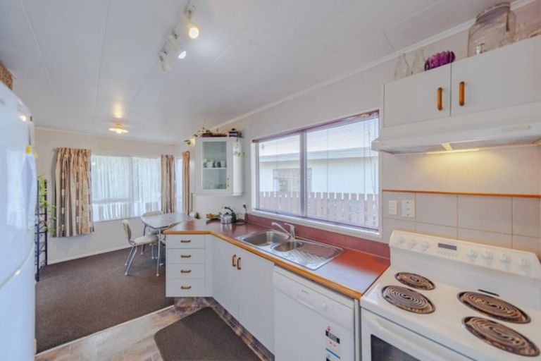 Photo of property in 38 Hammond Road, Taradale, Napier, 4112