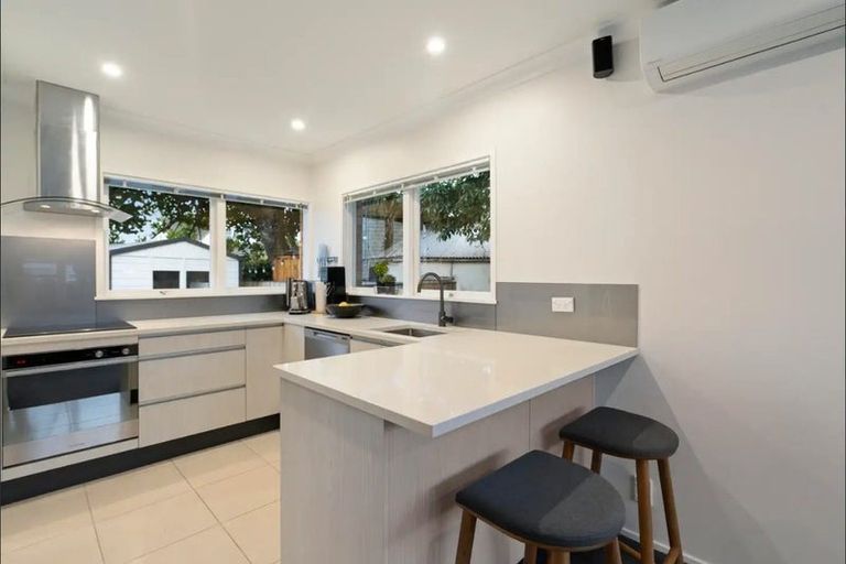 Photo of property in 2/10 Princes Street, Northcote Point, Auckland, 0627