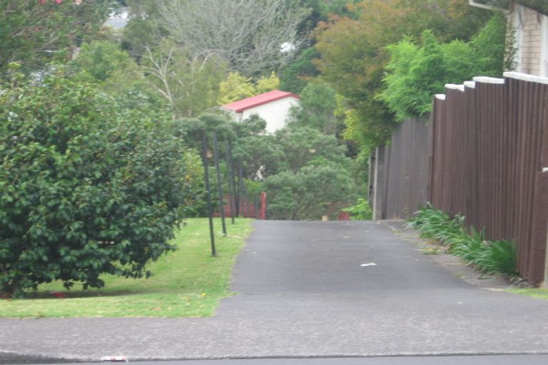 Photo of property in 2/27 Kaipatiki Road, Glenfield, Auckland, 0629