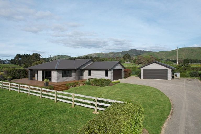 Photo of property in 67 Albert Road, Tokomaru, Palmerston North, 4474