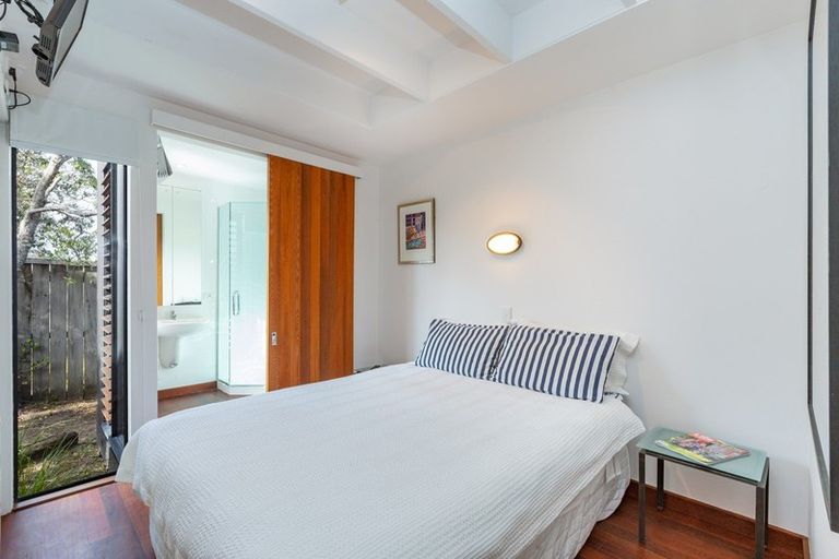 Photo of property in 32 The Southern Isle, Omaha, 0986