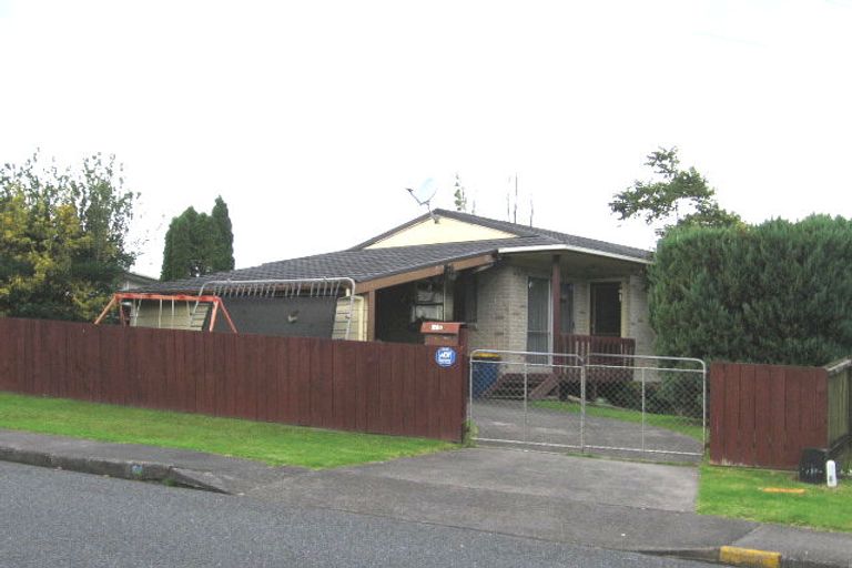 Photo of property in 115 Kemp Road, Massey, Auckland, 0614