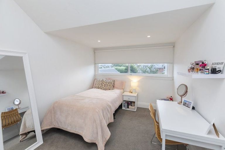 Photo of property in 111 Saint Andrews Square, Strowan, Christchurch, 8052