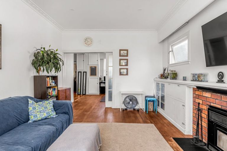 Photo of property in 35 De Lautour Road, Inner Kaiti, Gisborne, 4010