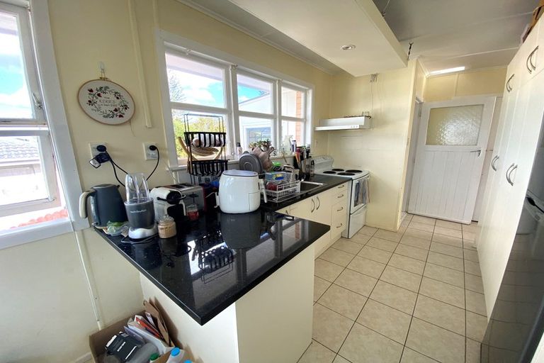 Photo of property in 30 Megan Avenue, Pakuranga Heights, Auckland, 2010