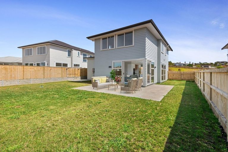 Photo of property in 17 Kuku Avenue, Red Beach, 0932