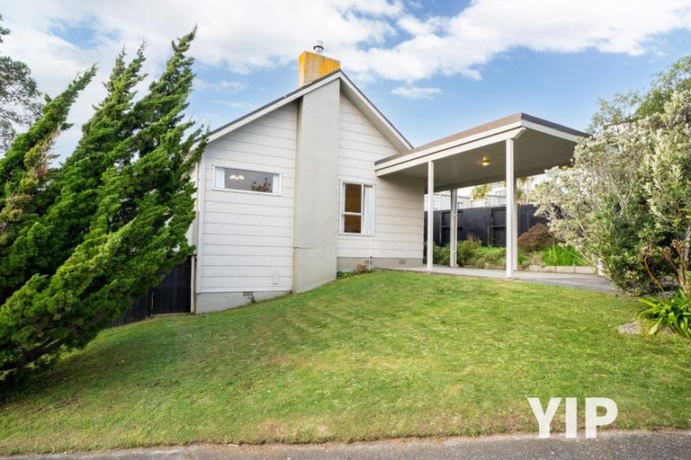 Photo of property in 4 Curacao Place, Grenada Village, Wellington, 6037