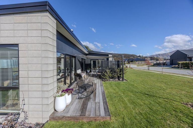 Photo of property in 20 Pounamu Avenue, Albert Town, Wanaka, 9305