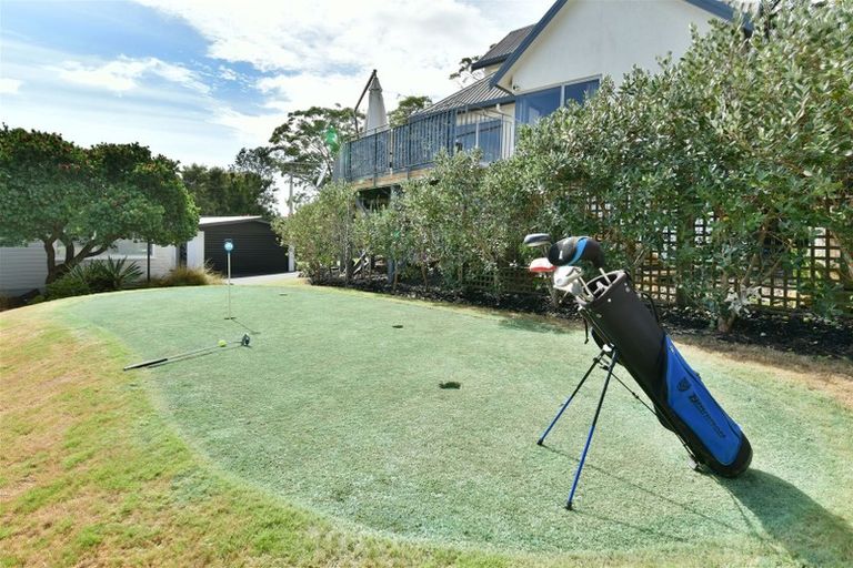 Photo of property in 12 Tawhana Crescent, Red Beach, 0932