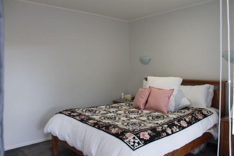 Photo of property in 4 Coolen Place, Tuakau, 2121