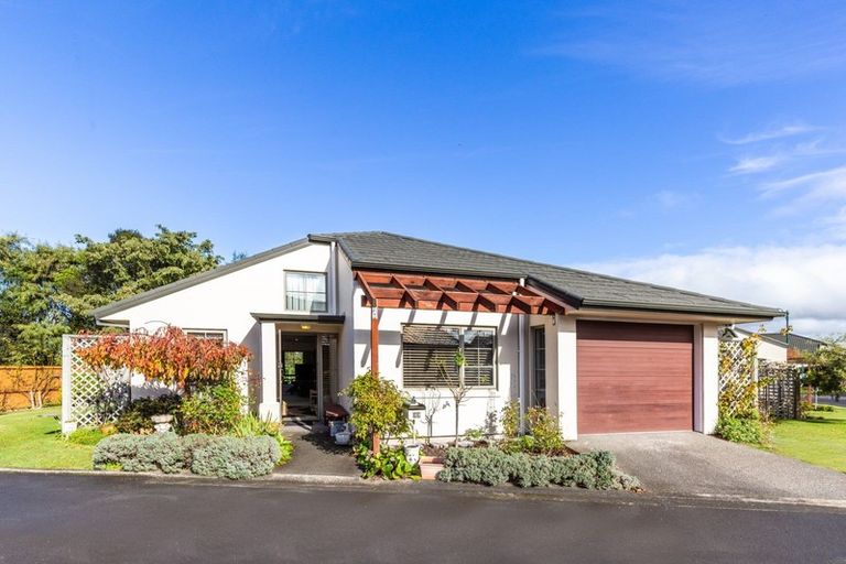 Photo of property in 33 Lakeridge Close, Rangatira Park, Taupo, 3330