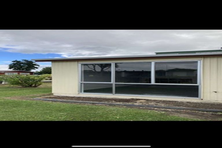 Photo of property in 3 Westmere Place, Takaro, Palmerston North, 4412