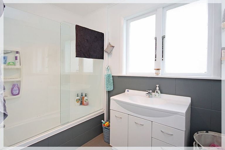 Photo of property in 28 George Street, Levin, 5510