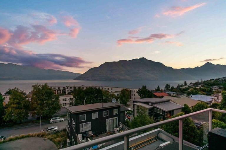 Photo of property in 16b Sainsbury Road, Fernhill, Queenstown, 9300