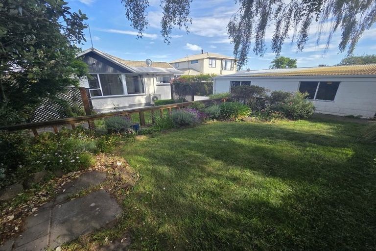 Photo of property in 42 Waratah Street, Avondale, Christchurch, 8061