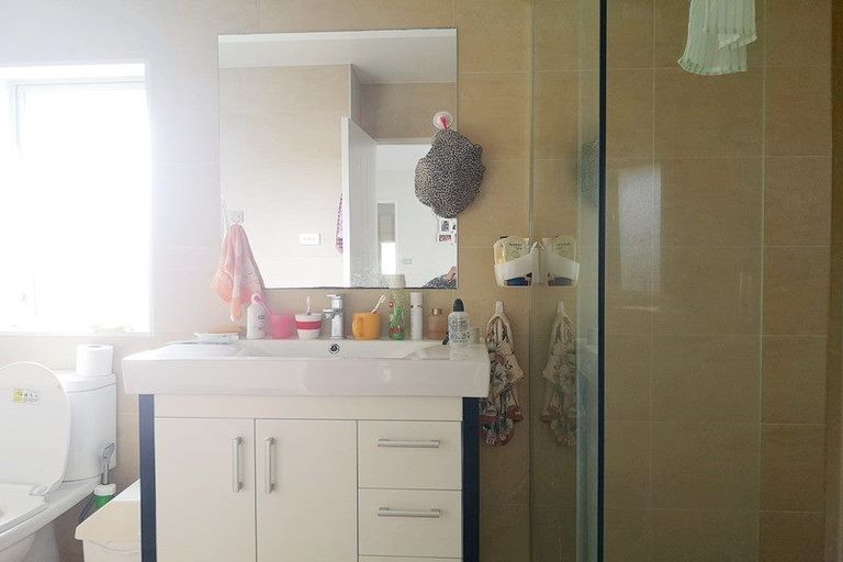 Photo of property in 114a Lake Road, Northcote, Auckland, 0627