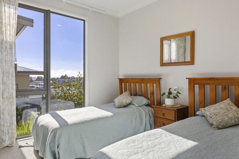 Photo of property in 7 Azalea Lane, Waipahihi, Taupo, 3330