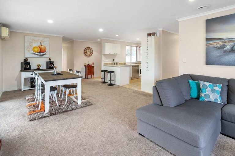 Photo of property in 13 O'sullivan Place, Waiuku, 2123