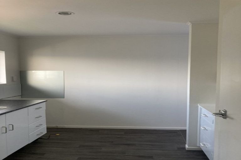Photo of property in 105f2 Apu Crescent, Lyall Bay, Wellington, 6022