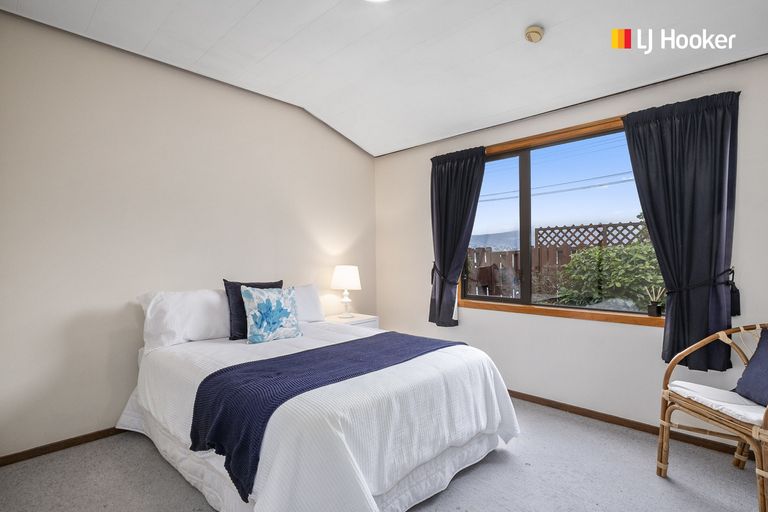 Photo of property in 122 Larnach Road, Vauxhall, Dunedin, 9013