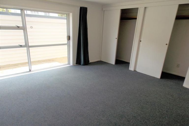Photo of property in 142 Parkvale Road, Karori, Wellington, 6012