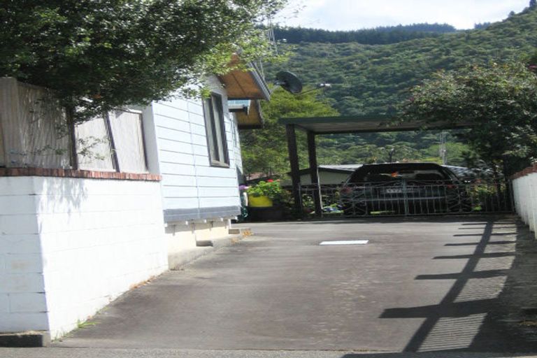 Photo of property in 8f2- Crystal Grove, Birchville, Upper Hutt, 5018