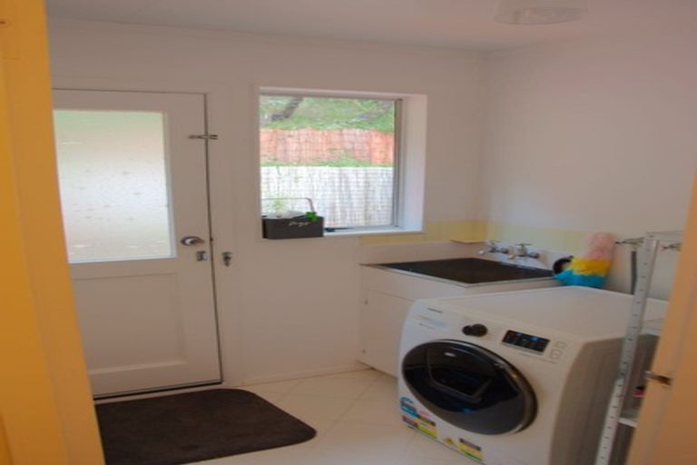 Photo of property in 40f2 Salford Street, Newlands, Wellington, 6037