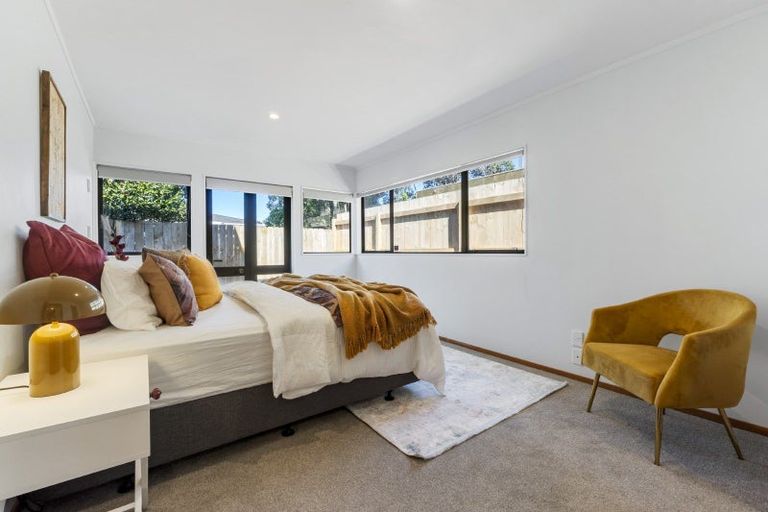 Photo of property in 2/14 Raleigh Road, Northcote, Auckland, 0627