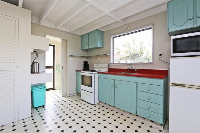 Photo of property in 2/2 Heretaunga Street East, Parkvale, Hastings, 4122
