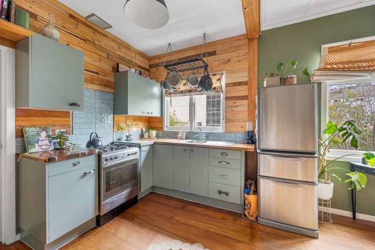 Photo of property in 49 Faraday Street, Hospital Hill, Napier, 4110