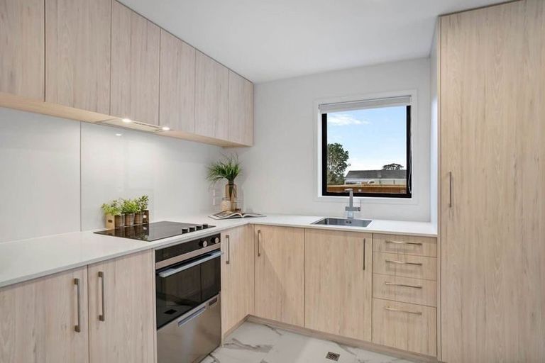 Photo of property in 4/137 Tirimoana Road, Te Atatu South, Auckland, 0602