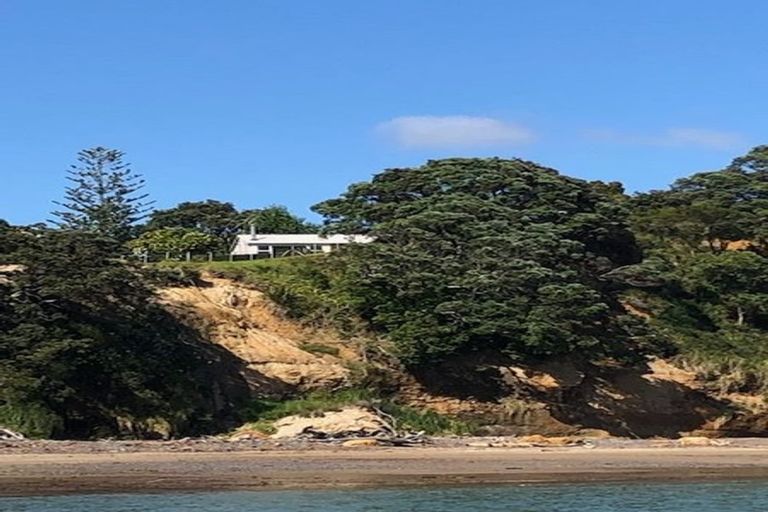 Photo of property in 65 Howard Road, Orere Point, Papakura, 2585