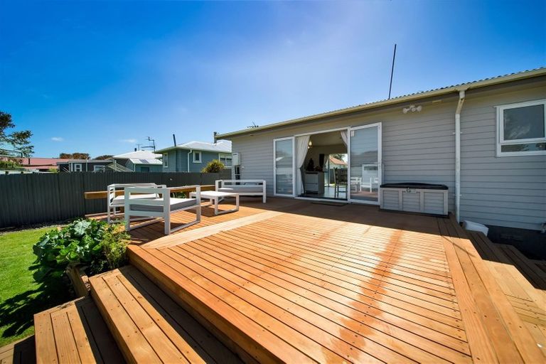 Photo of property in 1 Waihi Road, Hawera, 4610