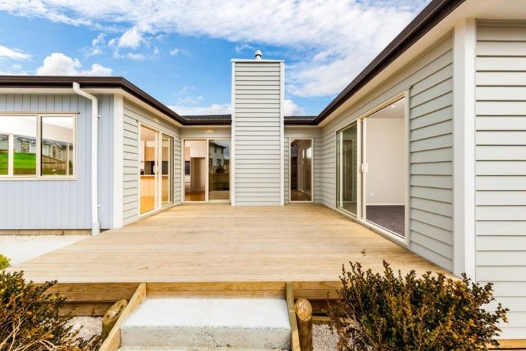 Photo of property in 11 Franheim Crescent, Orewa, 0931