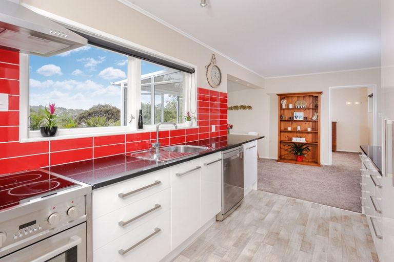 Photo of property in 44 Rimutaka Place, Titirangi, Auckland, 0604