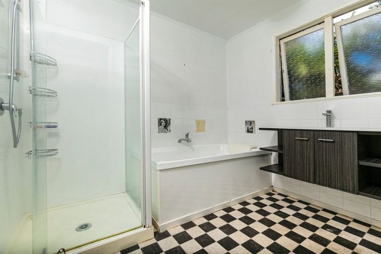 Photo of property in 14 Roick Parade, Glen Eden, Auckland, 0602