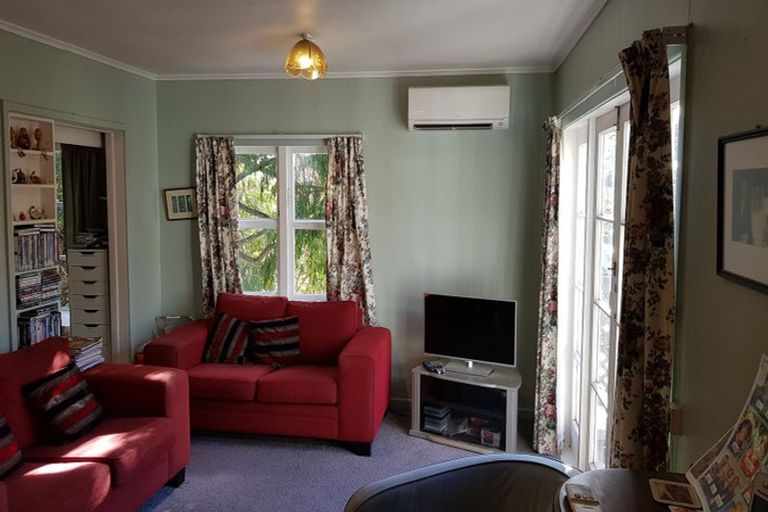 Photo of property in 38a Sunnynook Road, Sunnynook, Auckland, 0620