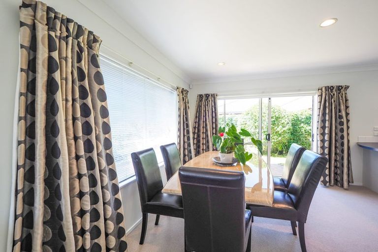 Photo of property in 17 Crown Hill, Paraparaumu, 5032