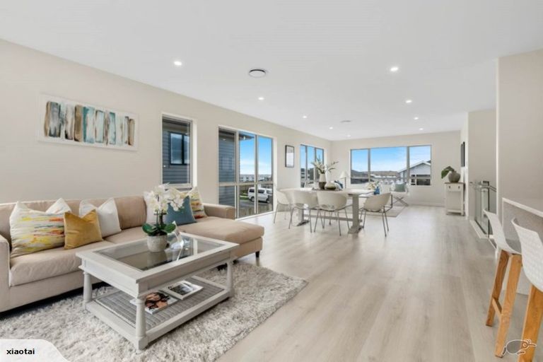 Photo of property in 98 Godfrey Drive, Orewa, 0931