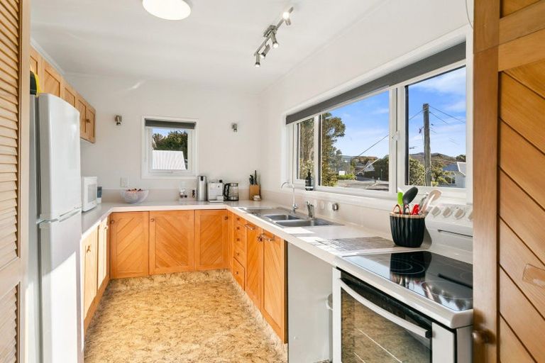 Photo of property in 79 Ranui Crescent, Khandallah, Wellington, 6035