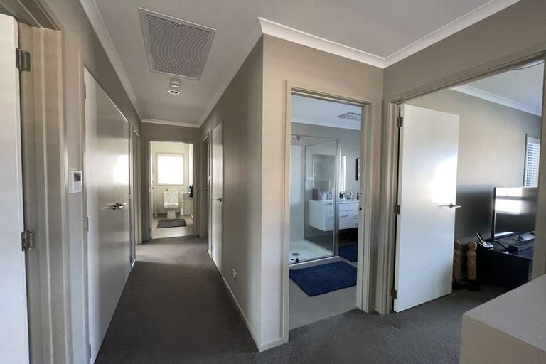 Photo of property in 6 Horizon View Road, Oteha, Auckland, 0632