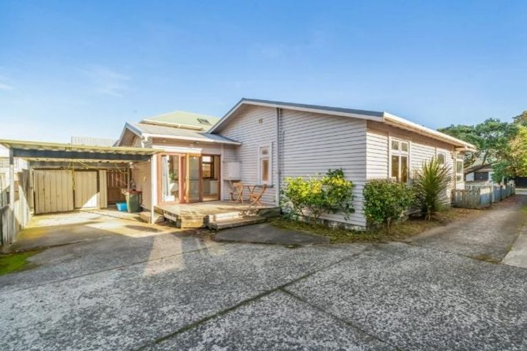 Photo of property in 50 Brook Street, Waterloo, Lower Hutt, 5011