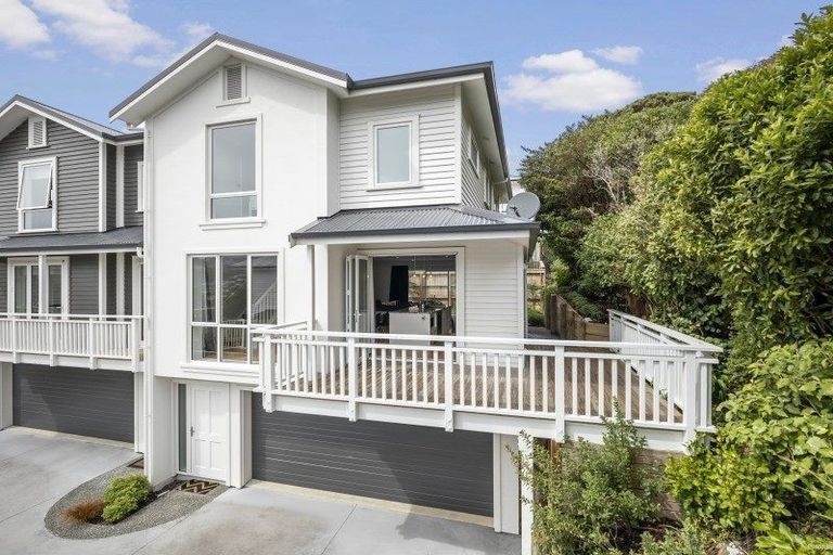 Photo of property in 56e Nicholson Road, Khandallah, Wellington, 6035