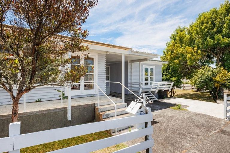 Photo of property in 2 Signal Street, Marton, 4710