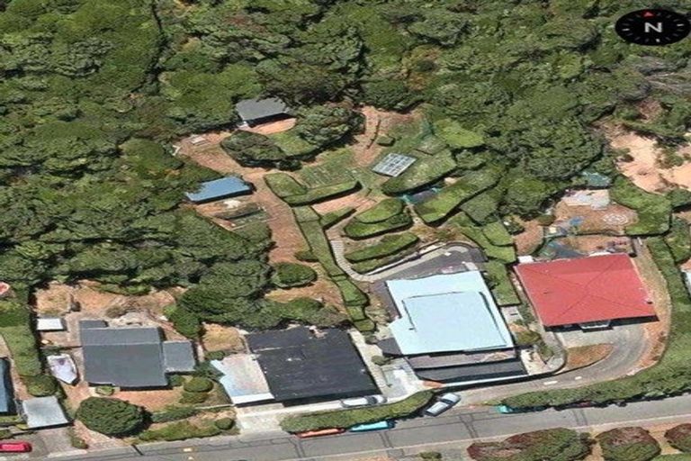 Photo of property in 10 Cave Road, Houghton Bay, Wellington, 6023