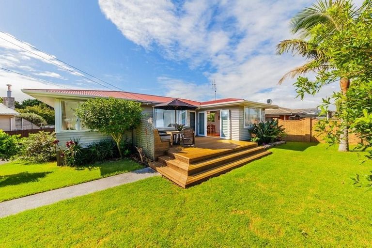 Photo of property in 19 Koru Street, Mangere Bridge, Auckland, 2022
