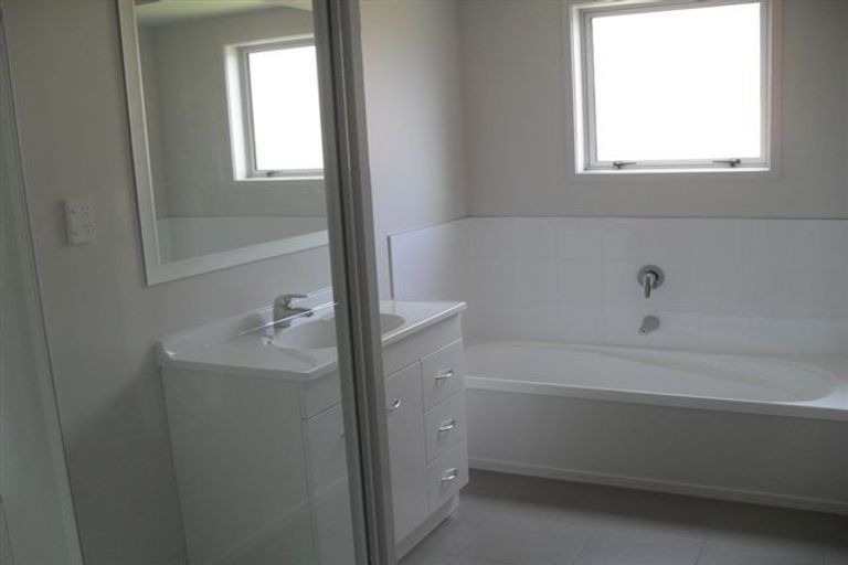 Photo of property in 16 Diamond Grove, Brown Owl, Upper Hutt, 5018