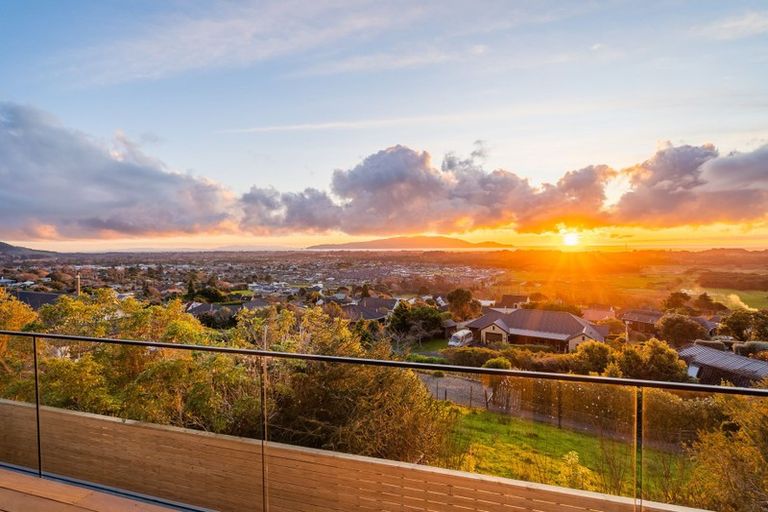 Photo of property in 92 Kotare Street, Waikanae, 5036