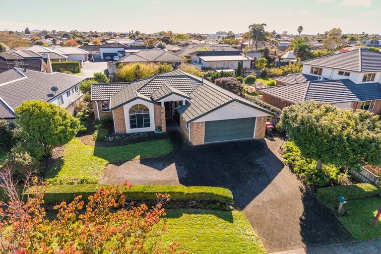 Photo of property in 16 Callum Brae Drive, Rototuna, Hamilton, 3210