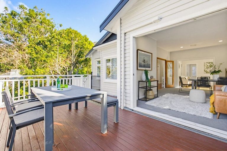 Photo of property in 23 Rothsay Road, Ngaio, Wellington, 6035